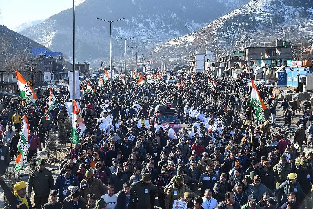 BJY enters Kashmir; Rahul cries security breach, police denies