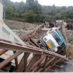 Bridge collapses at Heerpora, Shopian; Locals Allege Contractors Carelessness