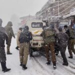 Anantnag Police Provides Assistance Amid Snowfall and Slippery Road Conditions