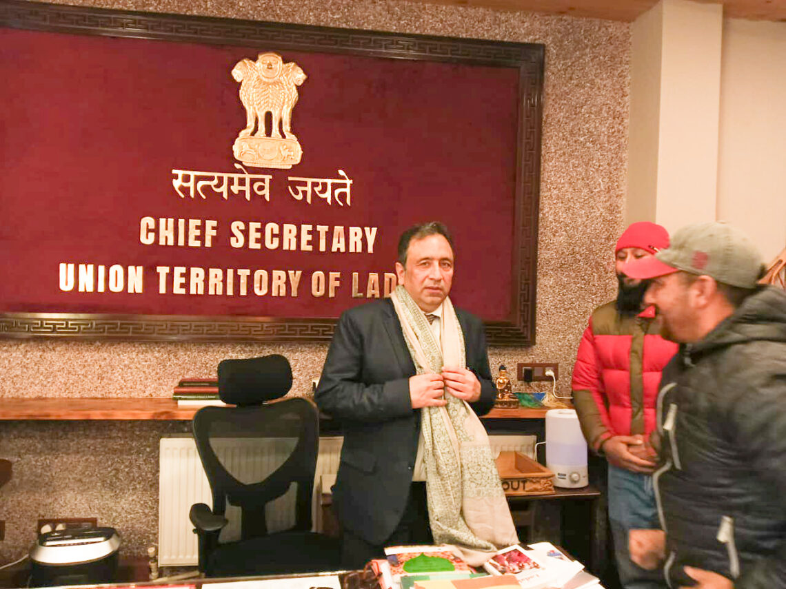 Delegation of Patwaris calls on Chief Secretary, Ladakh