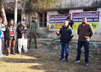 ARTO Rajouri sensitizes newly licensed drivers on road safety during foggy conditions