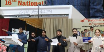 Div Com Kashmir, DC Srinagar felicitate BLOs, distribute EPICs among newly enrolled voters Div Com Kashmir, DC Srinagar felicitate BLOs, distribute EPICs among newly enrolled voters