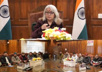DC Bandipora Interacts with Teachers, Stresses Literacy Improvement