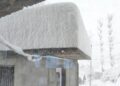 Intense snowstorm batters Kashmir, several areas receive up to five feet of snow in 15 hours Intense snowstorm batters Kashmir, several areas receive up to five feet of snow in 15 hours