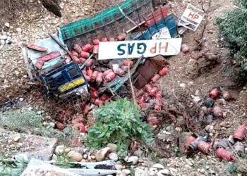 Slippery road causes LPG cylinder truck to fall into gorge near Nagrota, driver critical