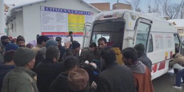 KPDCL Lineman Injured in Budgam While Restoring Supply Amid Snowfall KPDCL Lineman Injured in Budgam While Restoring Supply Amid Snowfall