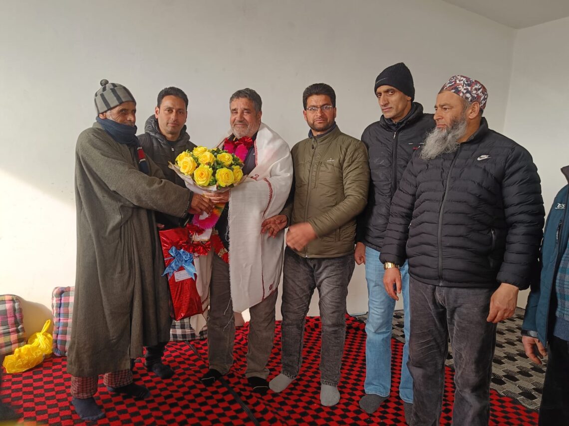 Government Boys Higher Secondary School Batwina Bids Grand Farewell to Principal Mr. Showkat Ahmad Malik on His Superannuation Government Boys Higher Secondary School Batwina Bids Grand Farewell to Principal Mr. Showkat Ahmad Malik on His Superannuation