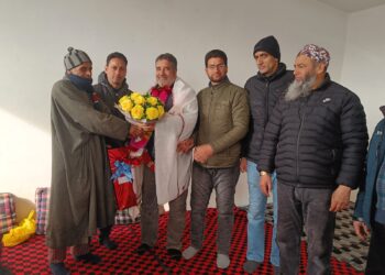 Government Boys Higher Secondary School Batwina Bids Grand Farewell to Principal Mr. Showkat Ahmad Malik on His Superannuation