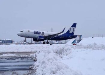 Flight operations resume in Kashmir