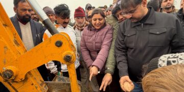 Satish Sharma lays foundation stone for ₹98.60 Lakh beautification project