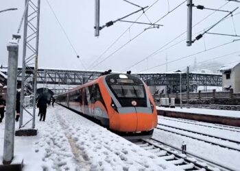 Smooth Rail Operations Resume After Snowfall, Vande Bharat Reaches Qazigund