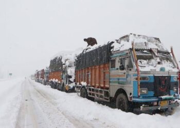 Highway Opens Partially:Stranded Vehicles Cleared from Udhampur Side, Jammu-Bound Traffic Halted