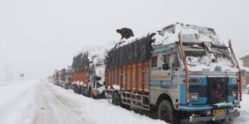 Highway Opens Partially:Stranded Vehicles Cleared from Udhampur Side, Jammu-Bound Traffic Halted Highway Opens Partially:Stranded Vehicles Cleared from Udhampur Side, Jammu-Bound Traffic Halted