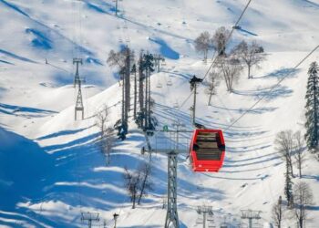 Locals accuse Tourism Department of overcharging at Gulmarg Gondola