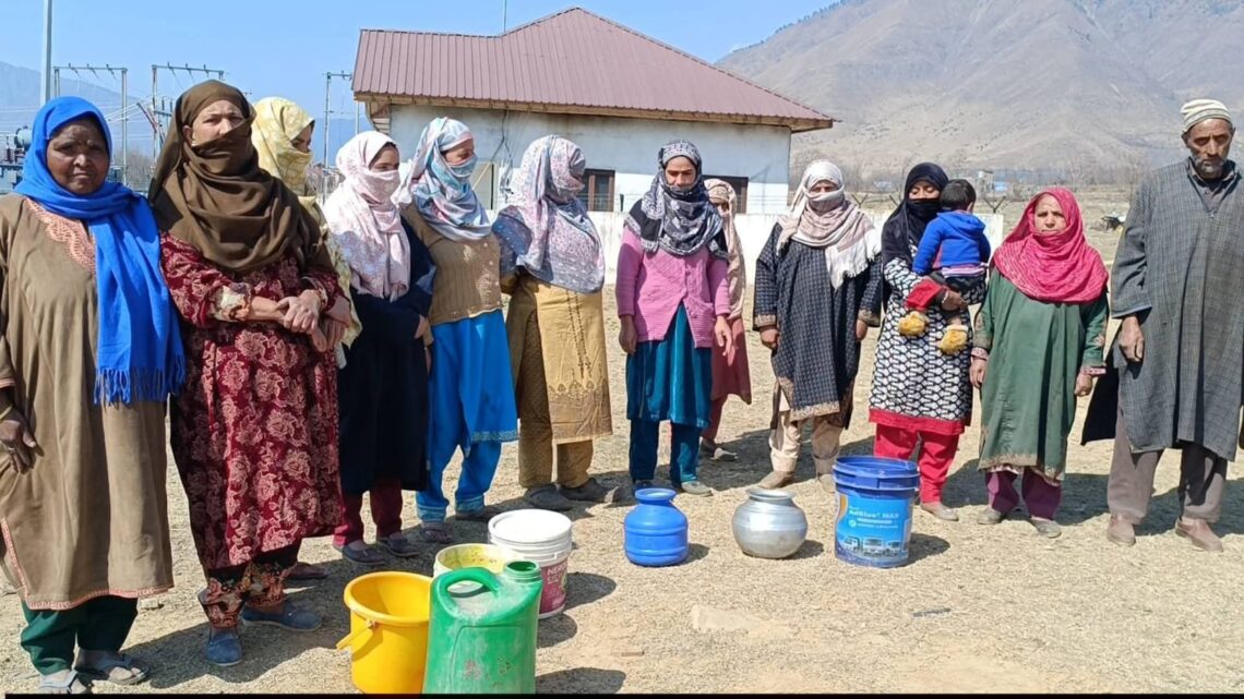 Tral Inhabitants Protest Water Scarcity in Pushaad