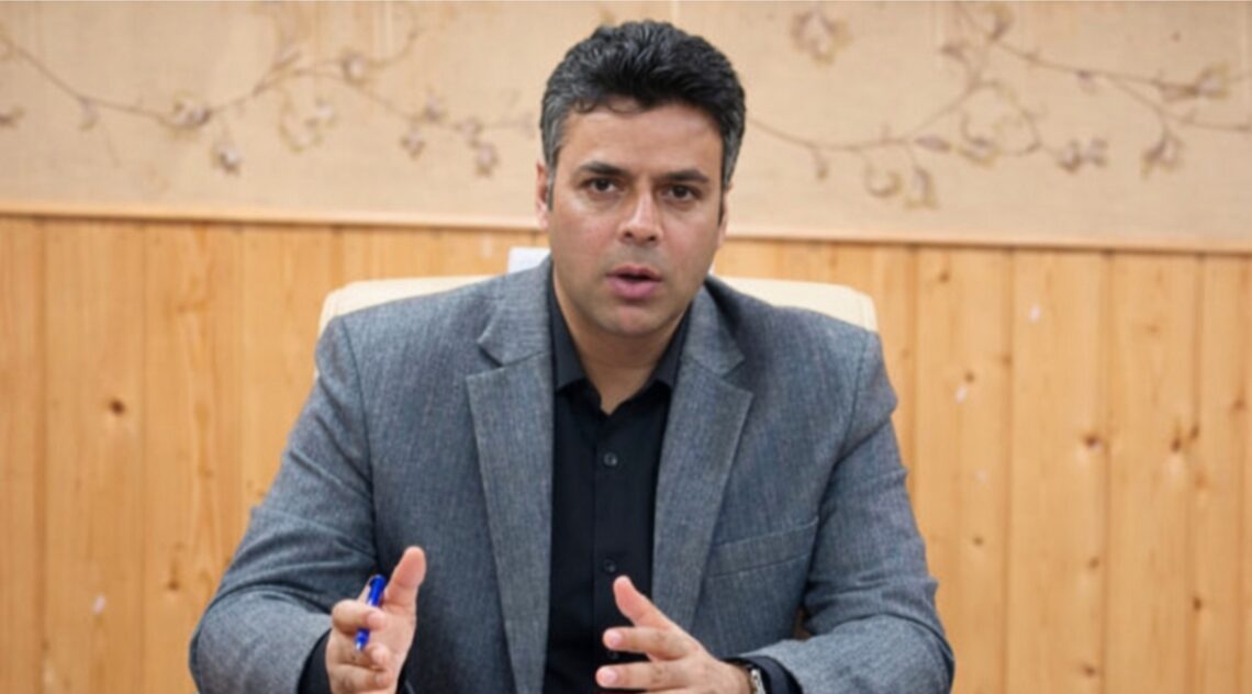 DC Anantnag reviews Traffic Regulation with Officers, Traders & Transporters