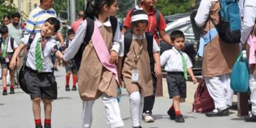 Govt notifies new timing for Kashmir schools Govt notifies new timing for Kashmir schools