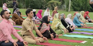 Yoga Session Organised in Ganderbal Under Nasha Mukt Bharat Abhiyan