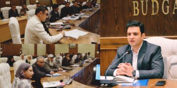 DC Budgam reviews developmental projects, public issues of sub-division Chadoora DC Budgam reviews developmental projects, public issues of sub-division Chadoora