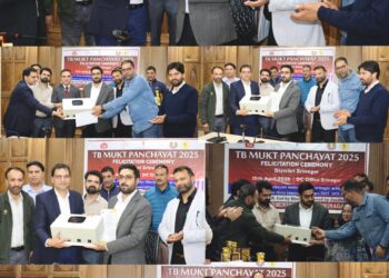 DC Srinagar hands over IOCL sponsored Truenat machines, AI based X-ray units to major City Hospitals to strengthen TB screening & Testing
