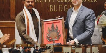 District Administration Budgam Bids Farewell to Outgoing SSP Nikhil Borkar .