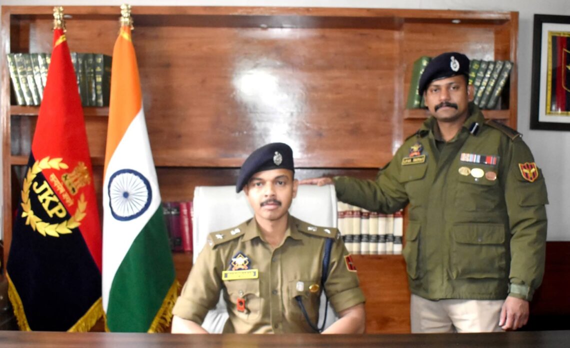 Police Bids warm farewell to Outgoing SSP Budgam