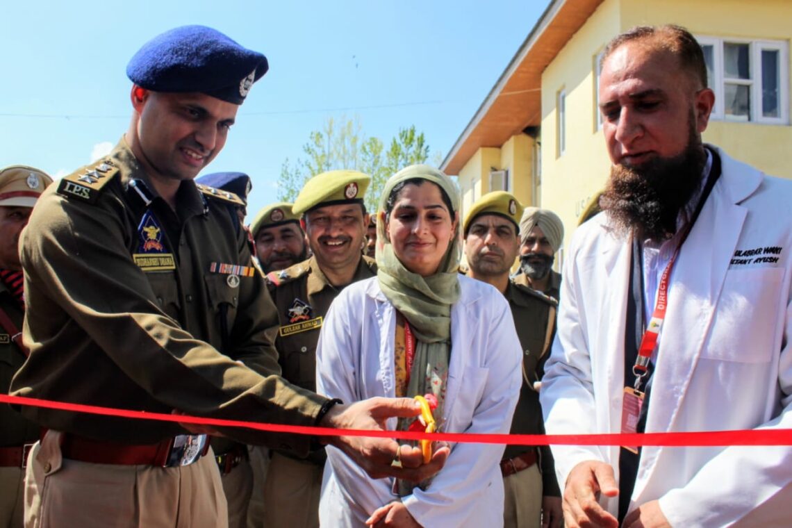 GANDERBAL POLICE OBSERVES WORLD ORAL HEALTH DAY AT DPL GANDERBAL; SSP GANDERBAL PARTICIPATES.