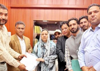 Sakeena Itoo interacts with representatives of NHM Employees Association, assures redressal of genuine grievances