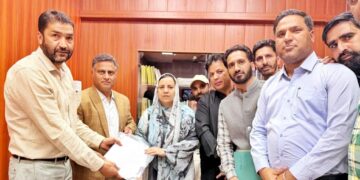Sakeena Itoo interacts with representatives of NHM Employees Association, assures redressal of genuine grievances