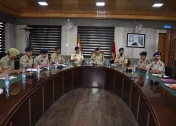 DIG NKR Baramulla visits Bandipora, Reviews crime & security Situation; Also conducted Operational review