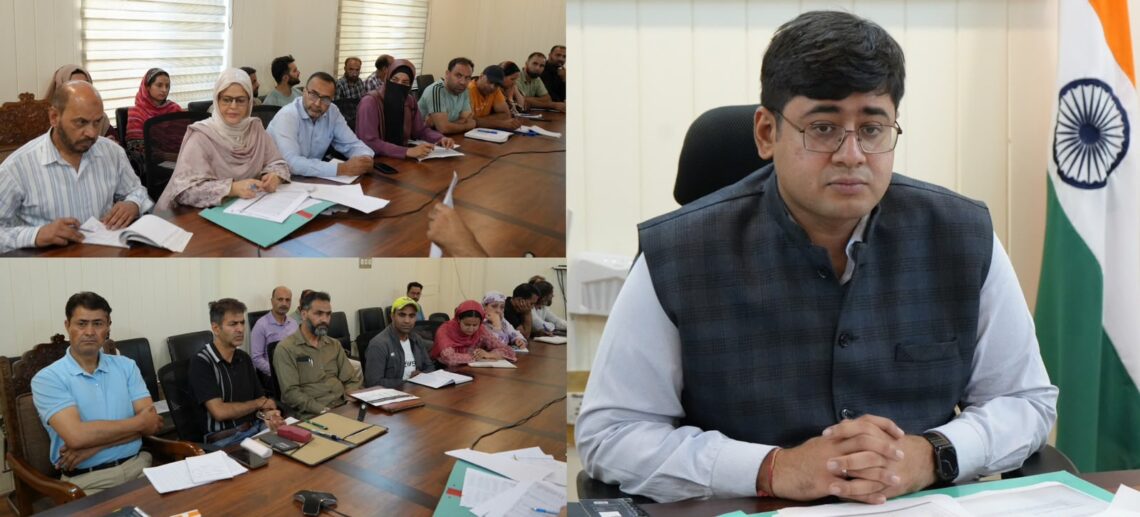 DC Ganderbal Reviews Progress under PMFBY, Directs Time Bound Enrolment of Farmers